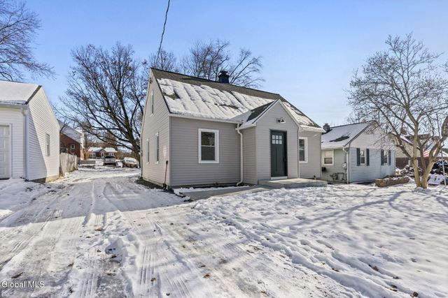 22 Elmwood Court, North Greenbush, NY 12198