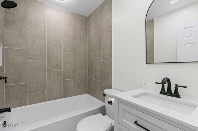 22 Elmwood Court, North Greenbush, NY 12198