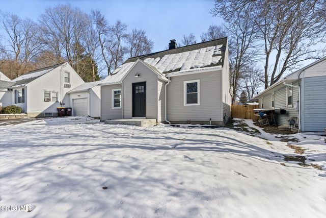 22 Elmwood Court, North Greenbush, NY 12198