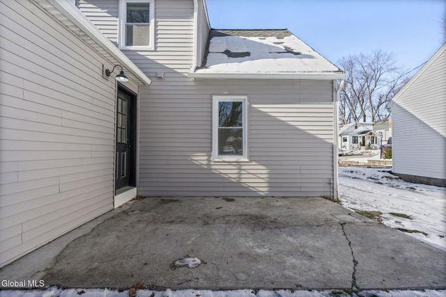 22 Elmwood Court, North Greenbush, NY 12198