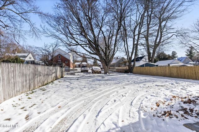 22 Elmwood Court, North Greenbush, NY 12198