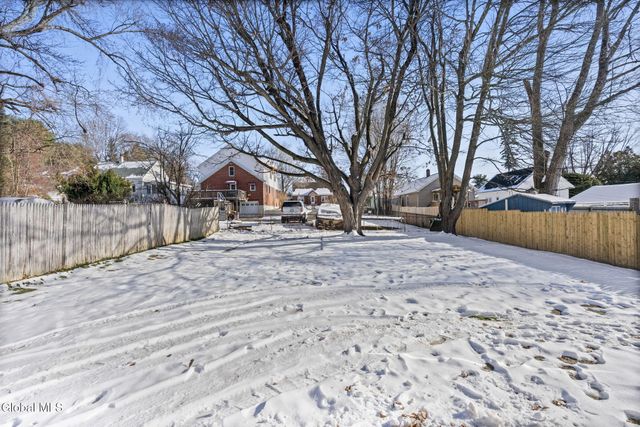 22 Elmwood Court, North Greenbush, NY 12198