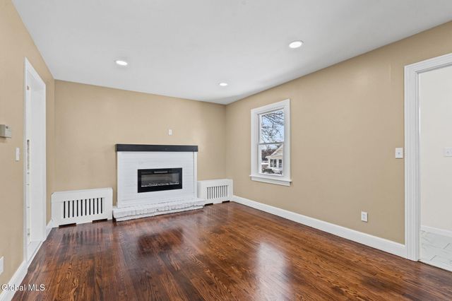 22 Elmwood Court, North Greenbush, NY 12198