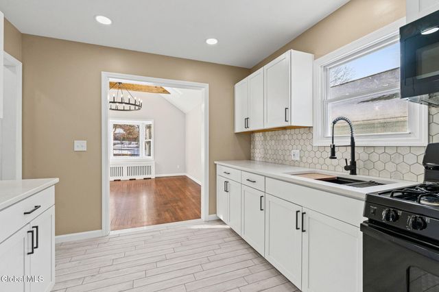 22 Elmwood Court, North Greenbush, NY 12198