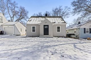 22 Elmwood Court, North Greenbush, NY 12198