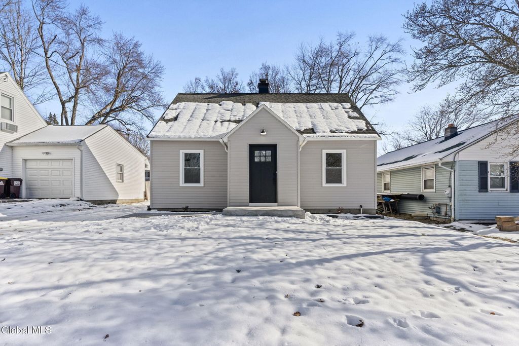 22 Elmwood Court, North Greenbush, NY 12198