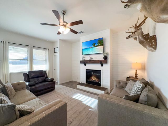 3223 Hunters Glen Drive, Aubrey, TX 76227