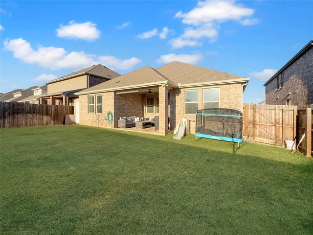 3223 Hunters Glen Drive, Aubrey, TX 76227