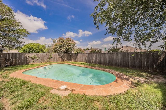 9948 Pack Saddle Trail, Fort Worth, TX 76108