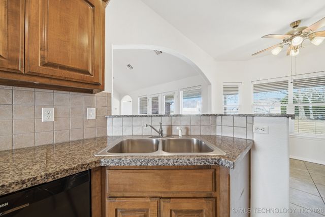 99 Eagle Drive, Sand Springs, OK 74063