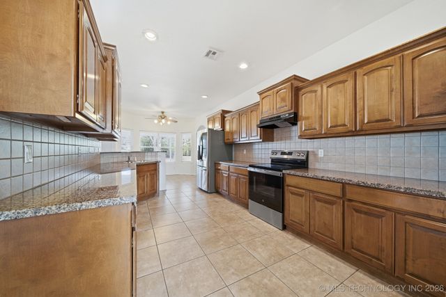 99 Eagle Drive, Sand Springs, OK 74063