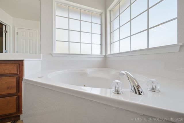 99 Eagle Drive, Sand Springs, OK 74063