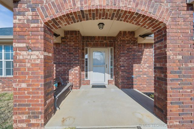 99 Eagle Drive, Sand Springs, OK 74063