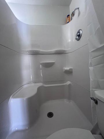 5131 E Carpenter Road, Flint, MI 48506