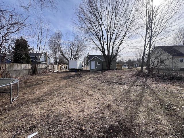 5131 E Carpenter Road, Flint, MI 48506