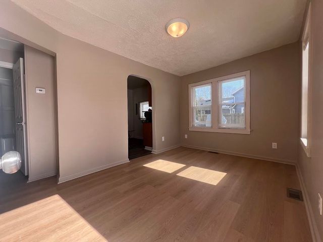 5131 E Carpenter Road, Flint, MI 48506