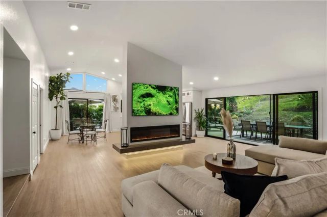 22207 Vacation, Canyon Lake, CA 92587