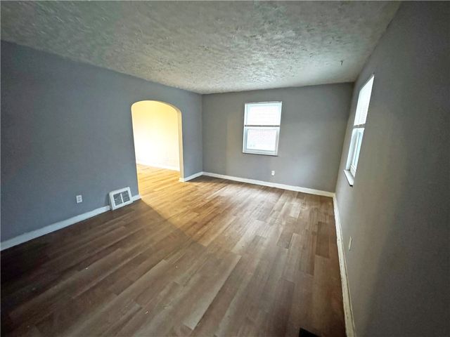 5901 Verona Rd, Penn Hills, PA 15147