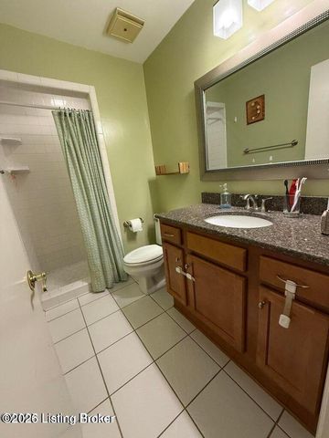 805 Kinross Pl, Louisville, KY 40243