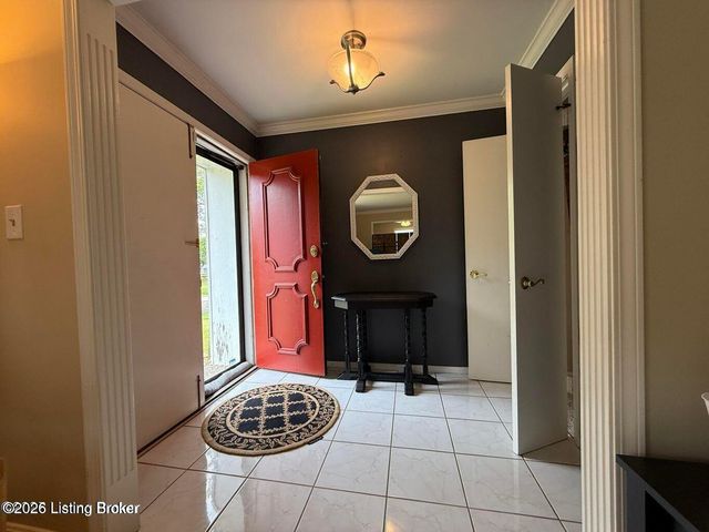 805 Kinross Pl, Louisville, KY 40243