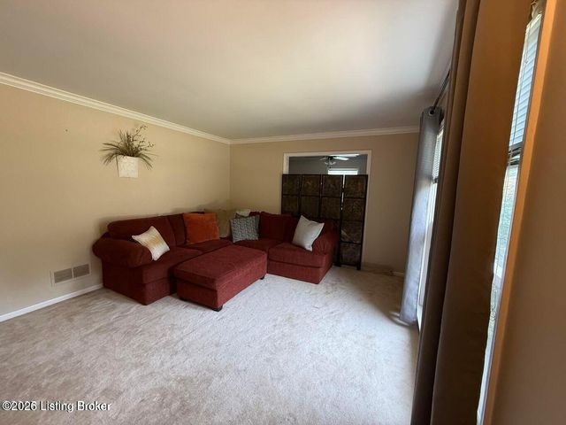 805 Kinross Pl, Louisville, KY 40243