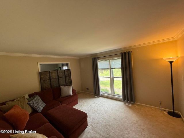 805 Kinross Pl, Louisville, KY 40243