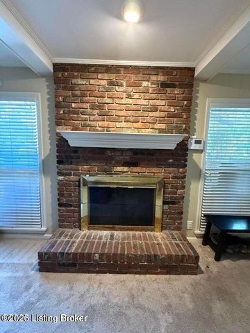 805 Kinross Pl, Louisville, KY 40243