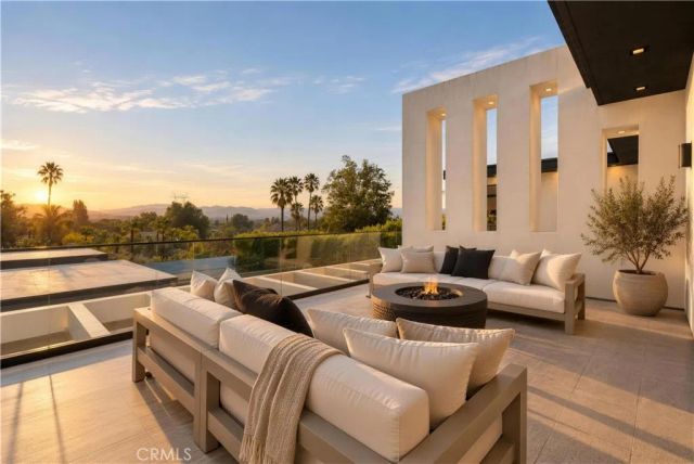4940 Brewster Drive, Tarzana, CA 91356