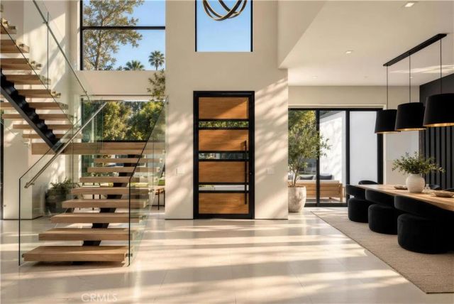 4940 Brewster Drive, Tarzana, CA 91356