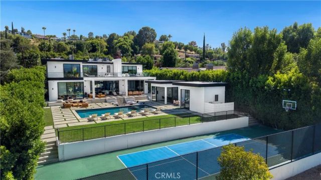 4940 Brewster Drive, Tarzana, CA 91356