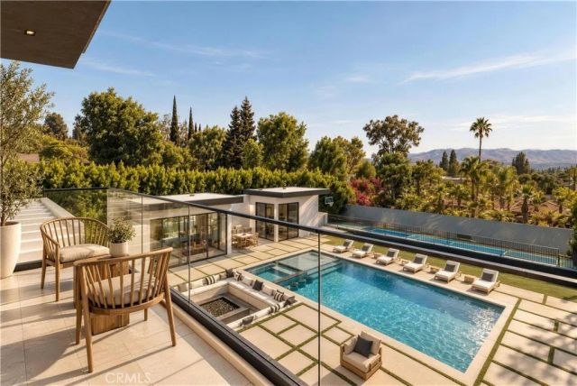4940 Brewster Drive, Tarzana, CA 91356