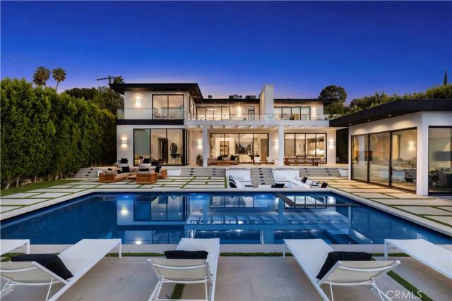 4940 Brewster Drive, Tarzana, CA 91356