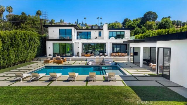 4940 Brewster Drive, Tarzana, CA 91356