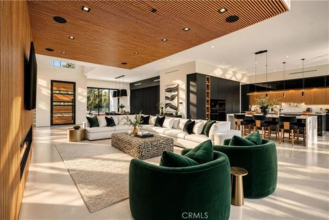 4940 Brewster Drive, Tarzana, CA 91356
