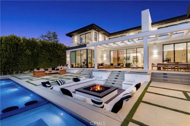 4940 Brewster Drive, Tarzana, CA 91356