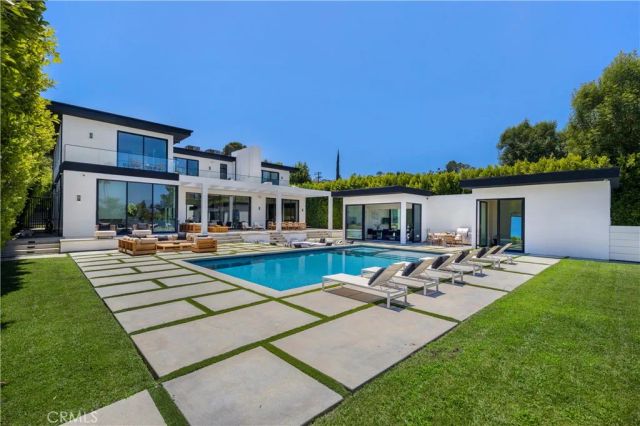 4940 Brewster Drive, Tarzana, CA 91356