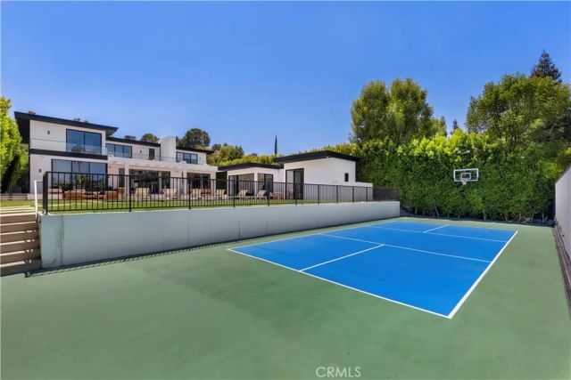 4940 Brewster Drive, Tarzana, CA 91356