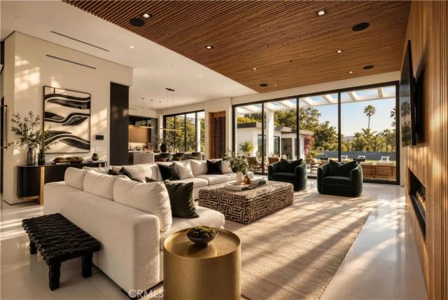 4940 Brewster Drive, Tarzana, CA 91356