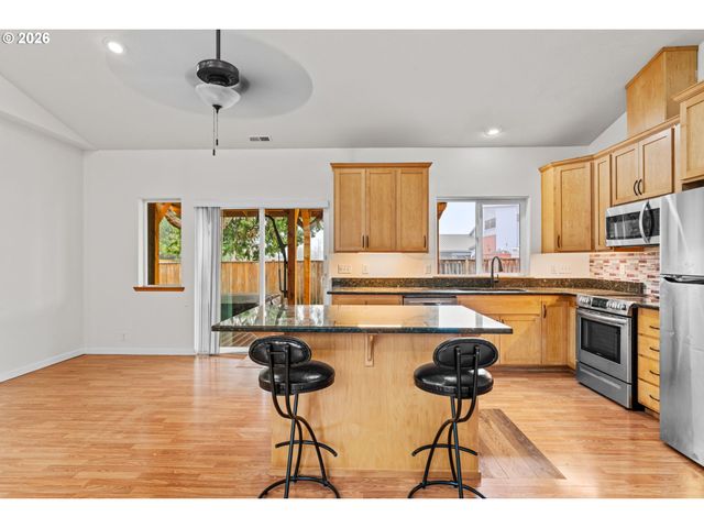 825 WAVERLY St, Eugene, OR 97401