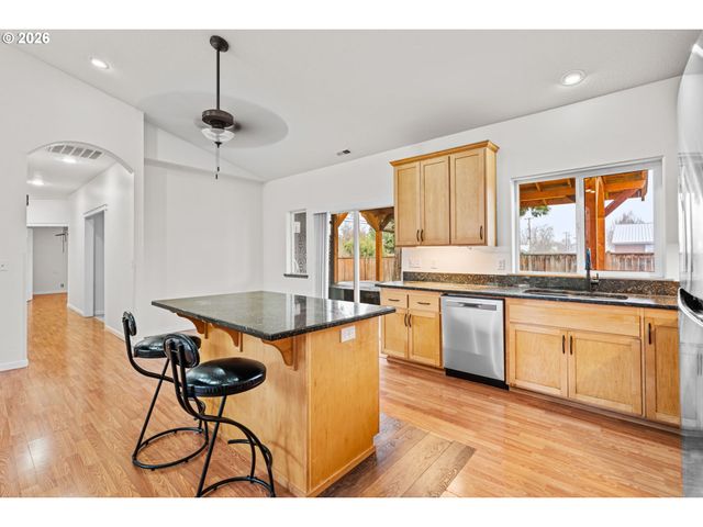 825 WAVERLY St, Eugene, OR 97401