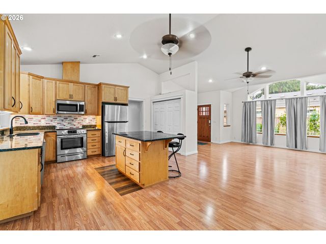 825 WAVERLY St, Eugene, OR 97401