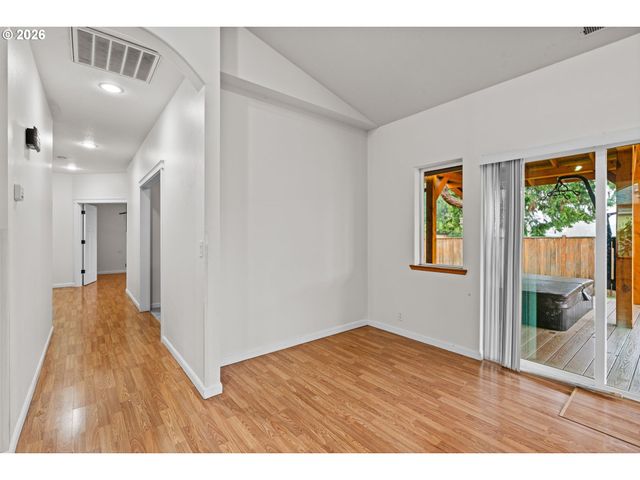 825 WAVERLY St, Eugene, OR 97401