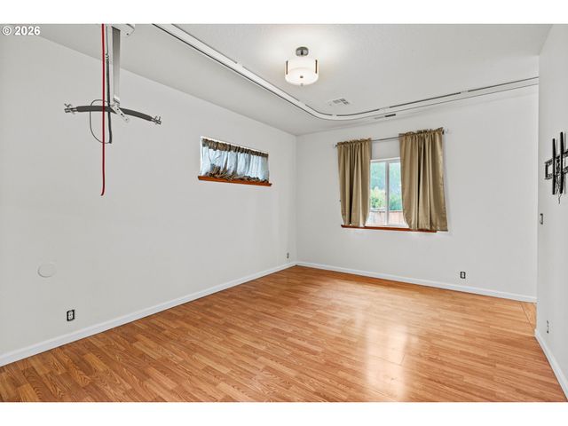 825 WAVERLY St, Eugene, OR 97401