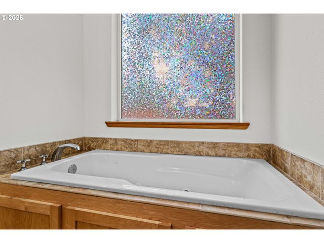 825 WAVERLY St, Eugene, OR 97401