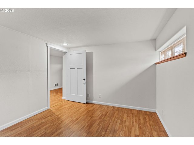 825 WAVERLY St, Eugene, OR 97401