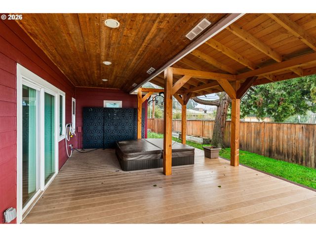 825 WAVERLY St, Eugene, OR 97401