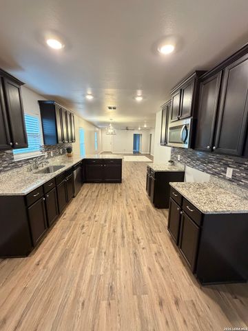15023 Harbor Lndg, Von Ormy, TX 78073