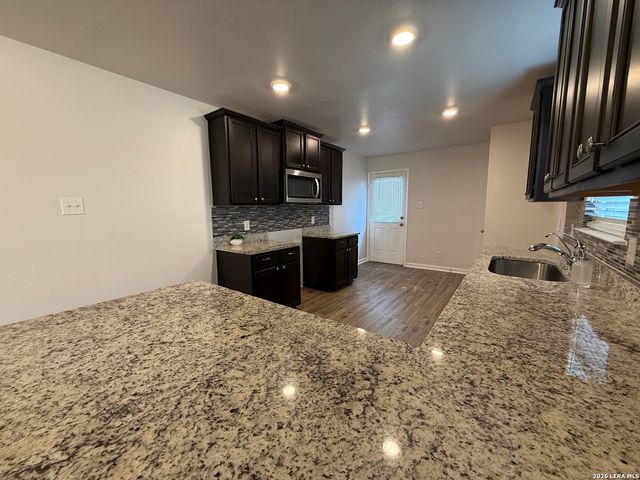15023 Harbor Lndg, Von Ormy, TX 78073