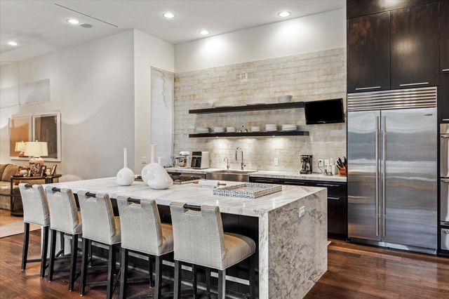 2211 Avalon Place, Houston, TX 77019