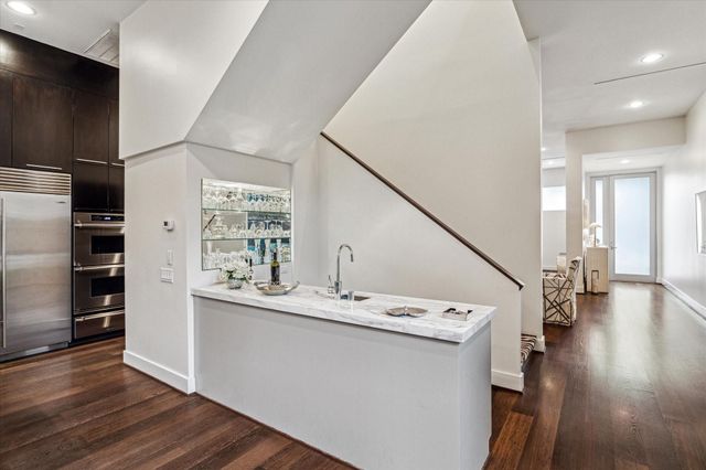 2211 Avalon Place, Houston, TX 77019